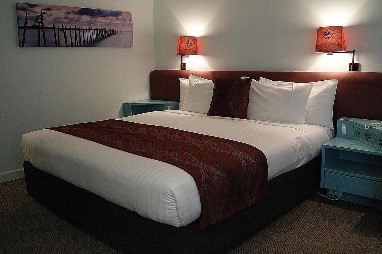 Surestay Hotel By Best Western The Clarence On Melville Олбани Екстериор снимка
