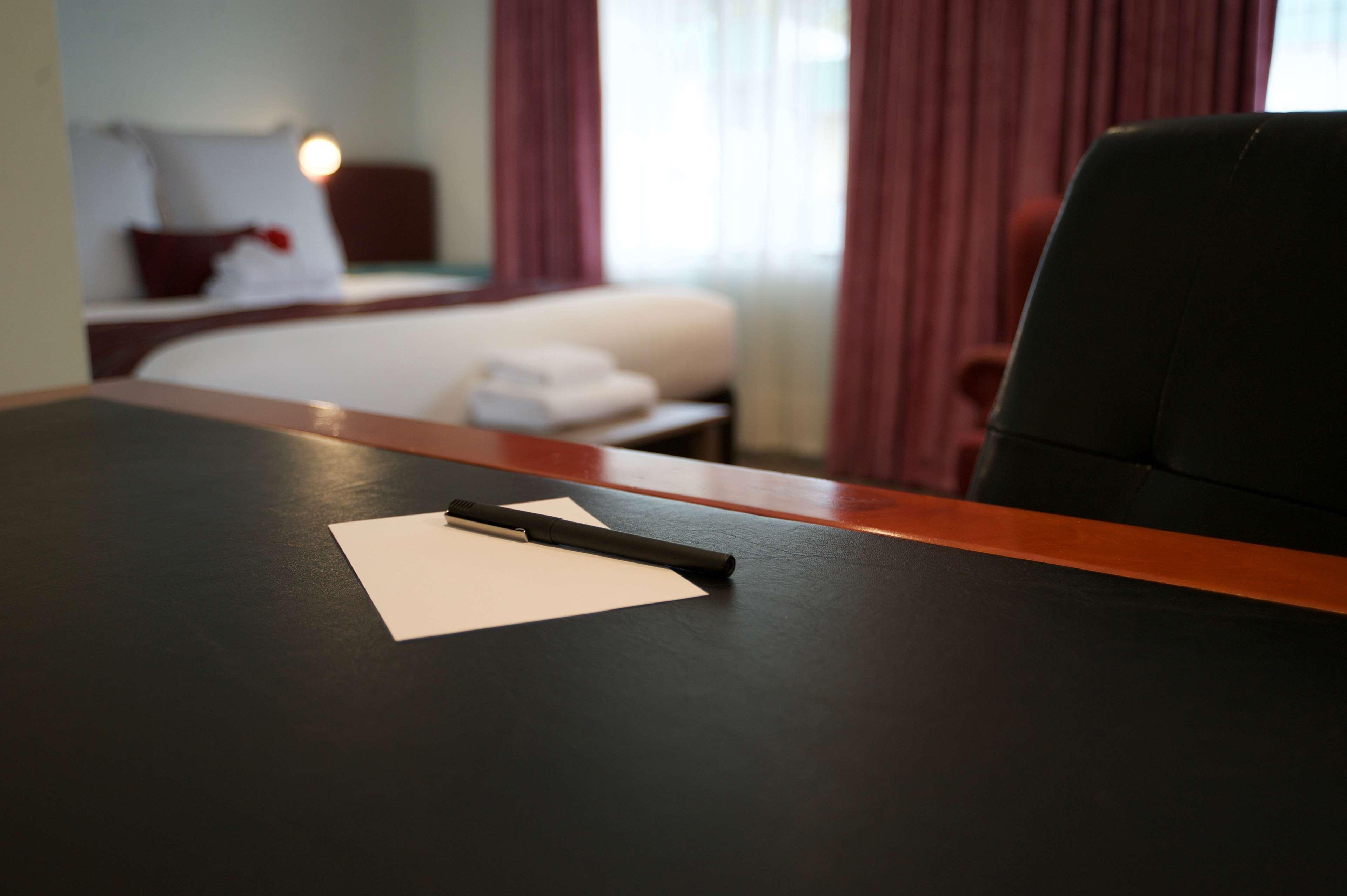 Surestay Hotel By Best Western The Clarence On Melville Олбани Екстериор снимка