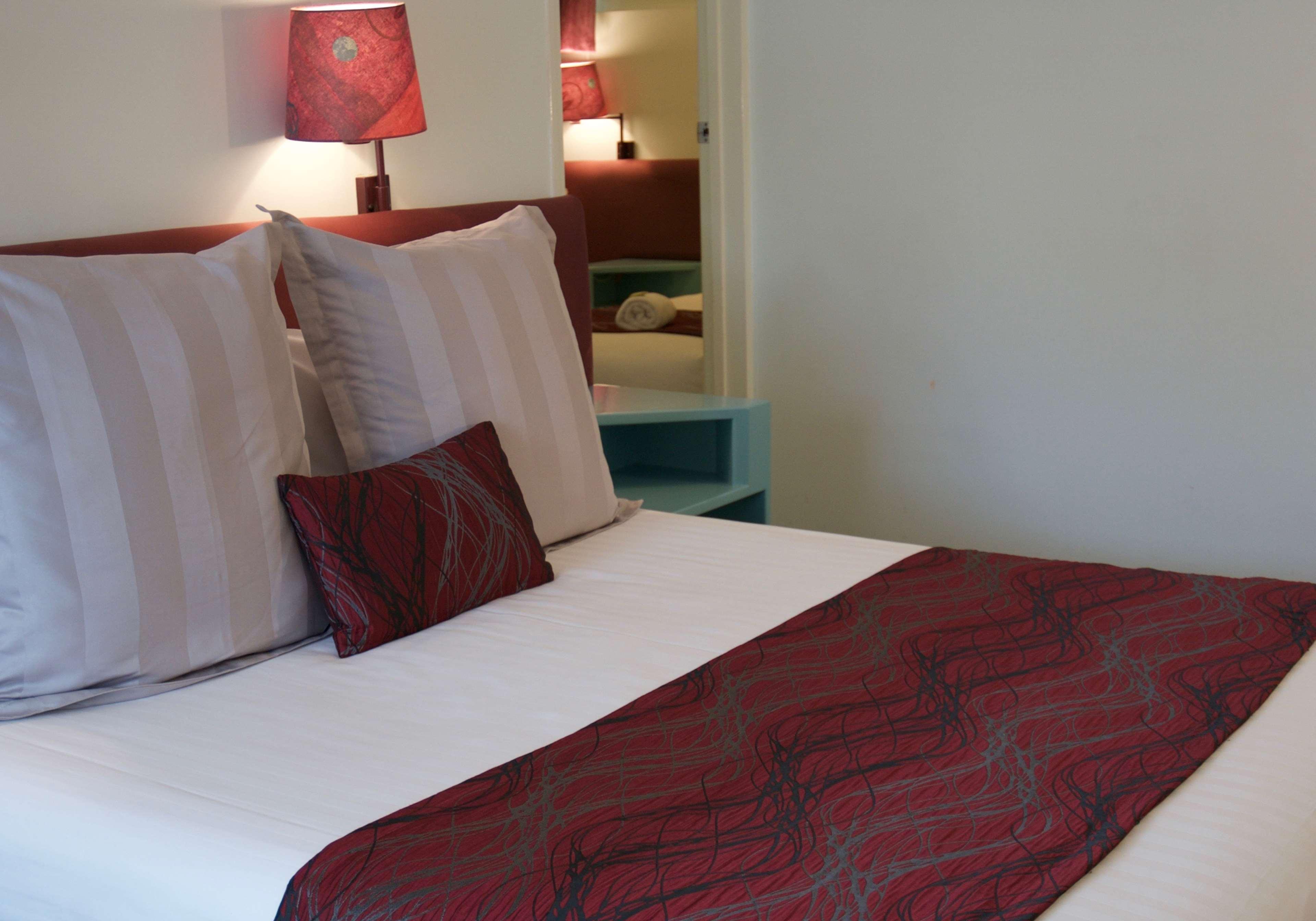 Surestay Hotel By Best Western The Clarence On Melville Олбани Екстериор снимка