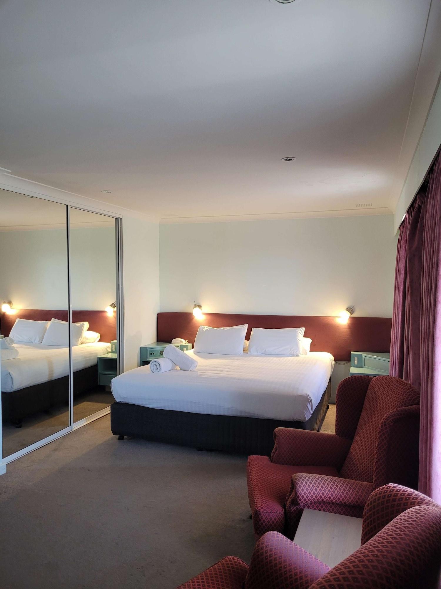 Surestay Hotel By Best Western The Clarence On Melville Олбани Екстериор снимка