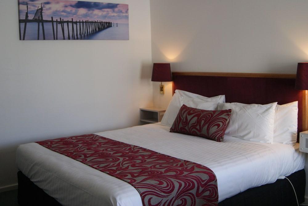 Surestay Hotel By Best Western The Clarence On Melville Олбани Екстериор снимка