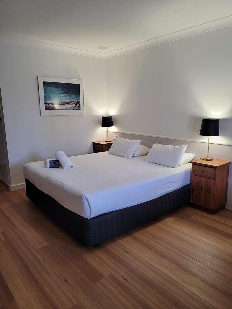 Surestay Hotel By Best Western The Clarence On Melville Олбани Стая снимка