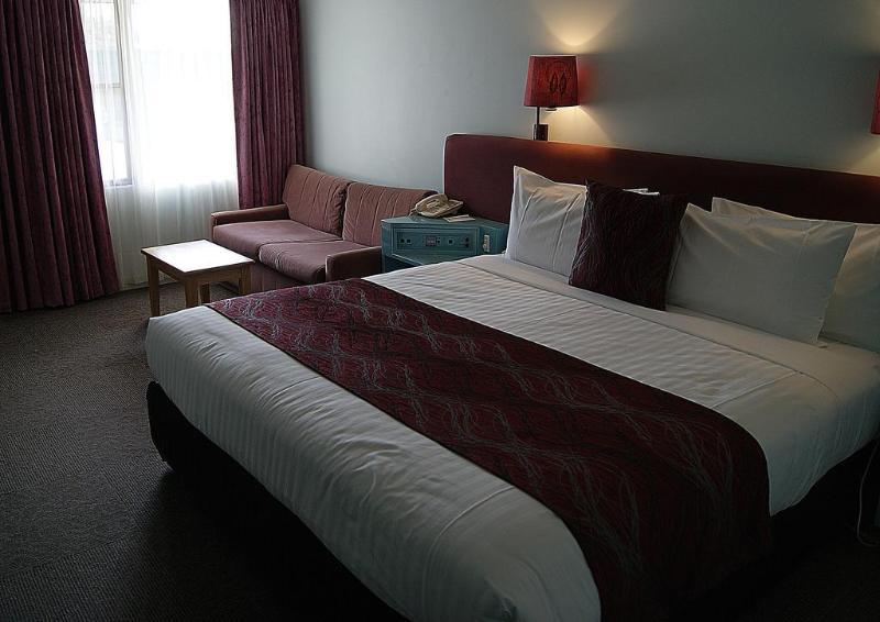 Surestay Hotel By Best Western The Clarence On Melville Олбани Екстериор снимка
